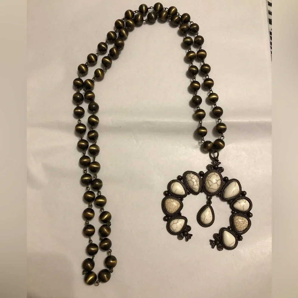 NWOT White Squash Blossom Necklace - Picture 1 of 2